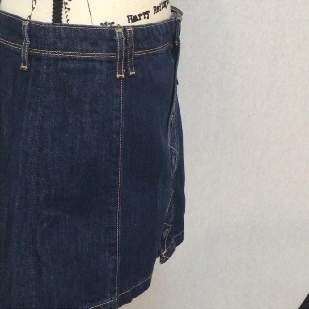 NWOT Hollister Dark Blue Mini Skirt 6 Button Detail Size 11